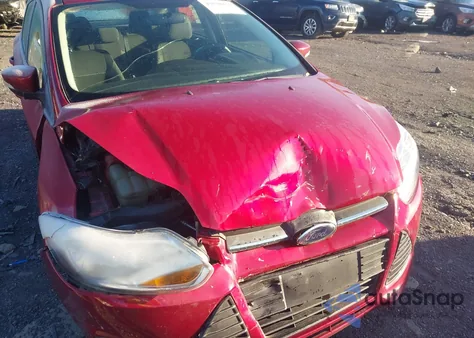 2014 Ford Focus Se z USA, uszkodzony, nr VIN 1FADP3F26EL246151